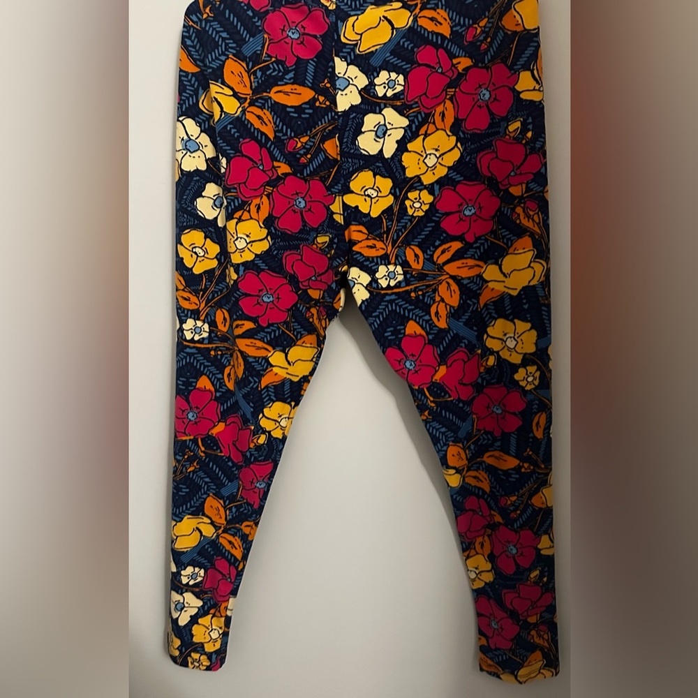 LuLaRoe Tall & Curvy featuring a vibrant, colorful patterned design.